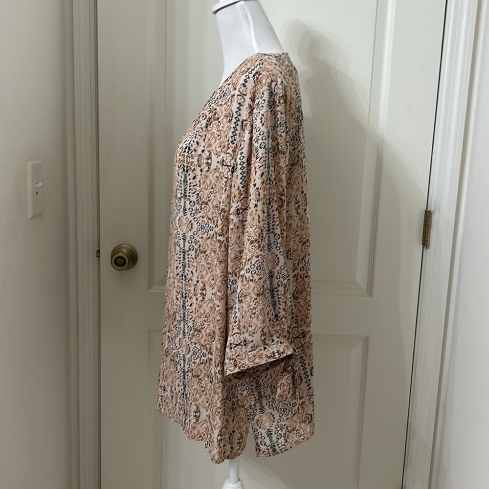 Violet+Claire Tan/Brown Pattered V Neck Tunic Sz 2X - Picture 2 of 11
